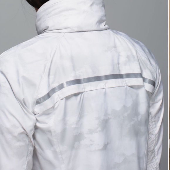 Lululemon Miss Misty Jacket Size 2 - Good Used Condition - Picture 13 of 16